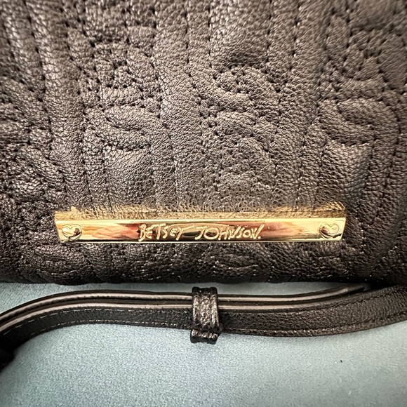 Betsy Johnson Crossbody. Gently loved. Excellent condition! - Picture 3 of 15